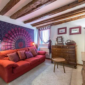 Appartamento Piccolo - Cozy In The Heart Of Authentic, Venezia