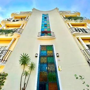 https://c-est-la-vie.it-romehotels.com
